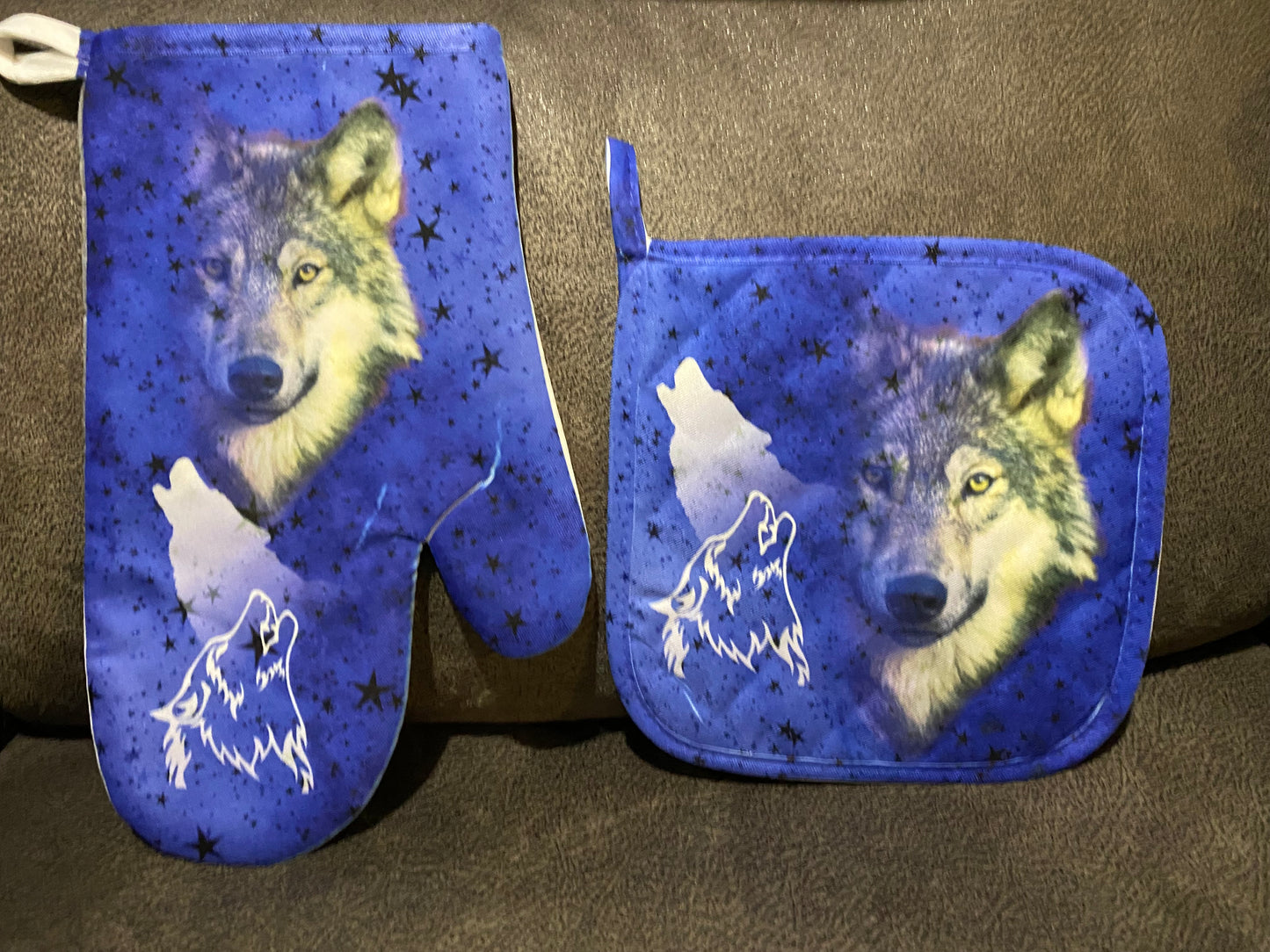 Wolf Oven Mitt and Pot Holder Set